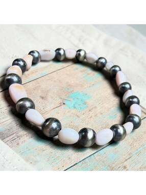 6.25" Pink Conch Stretch Bracelet